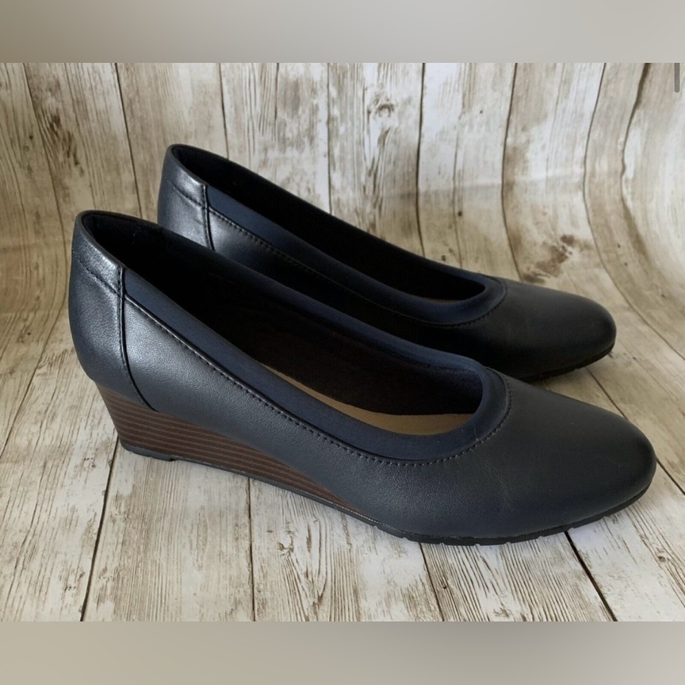Clarks Collection Mallory Berry, Navy Blue Wedges Size 7